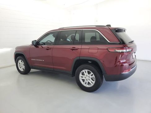 Used 2023 Jeep Grand Cherokee Laredo image 7
