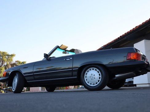 Used 1988 Mercedes-Benz 560 SL image 18