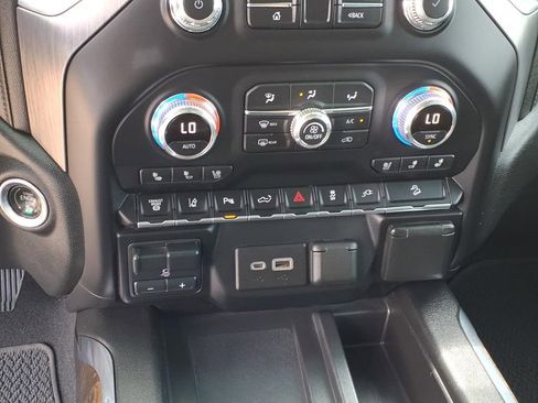 Used 2020 GMC Sierra 2500 Denali w/ Denali Ultimate Package AWD/4WD image 19