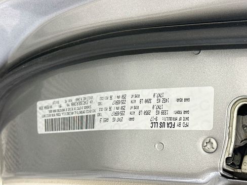 Used 2018 Chrysler Pacifica Touring-L FWD image 12