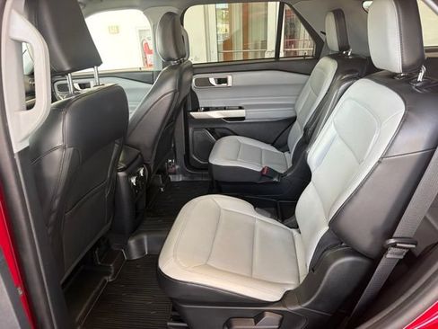 Certified 2021 Ford Explorer XLT w/ Equipment Group 202A AWD/4WD image 16