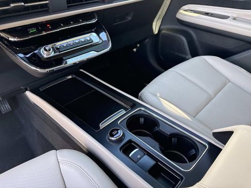 New 2026 Lincoln Corsair Premiere image 24