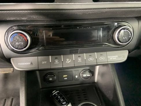 Used 2022 Hyundai Kona Limited AWD/4WD image 24