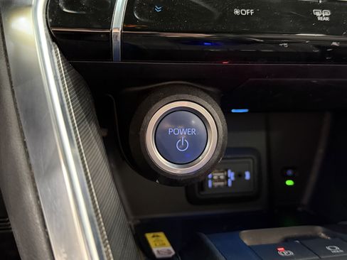 Used 2021 Toyota Venza XLE w/ Softex Package image 34