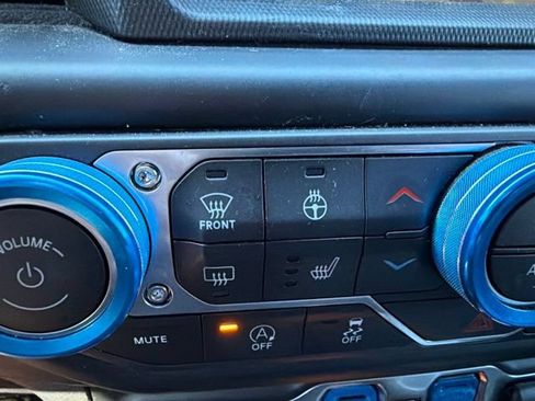 Used 2018 Jeep Wrangler Unlimited Sahara AWD/4WD image 9