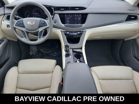Used 2017 Cadillac XT5 Luxury w/ Driver Awareness Package FWD image 14