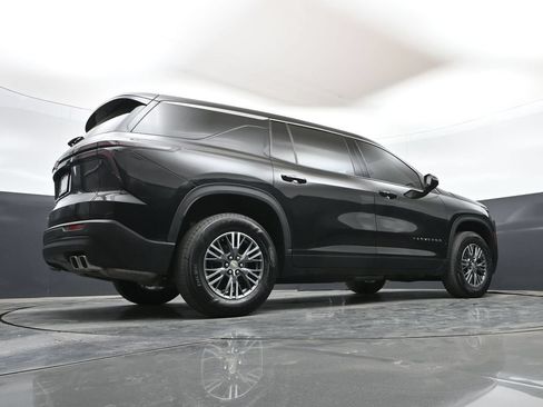 Used 2024 Chevrolet Traverse LS AWD/4WD image 40