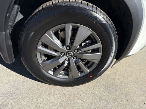 Used 2022 Nissan Pathfinder SV image 13