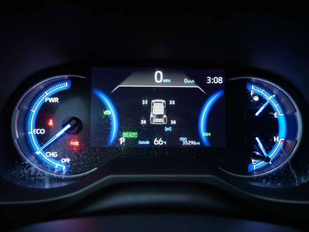 Used 2024 Toyota RAV4 LE AWD/4WD image 27