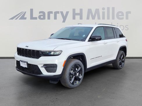 New 2025 Jeep Grand Cherokee Altitude image 1