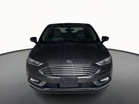 Used 2018 Ford Fusion Titanium image 2