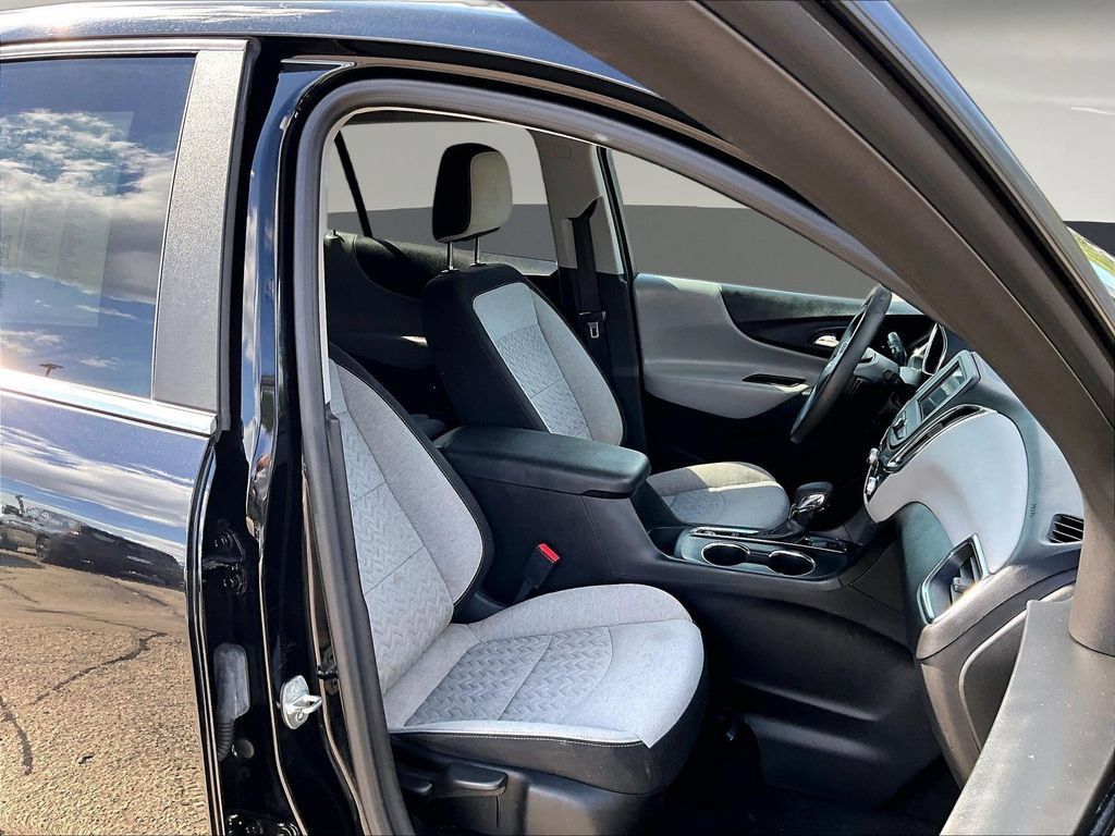 Used 2023 Chevrolet Equinox LT AWD/4WD image 32
