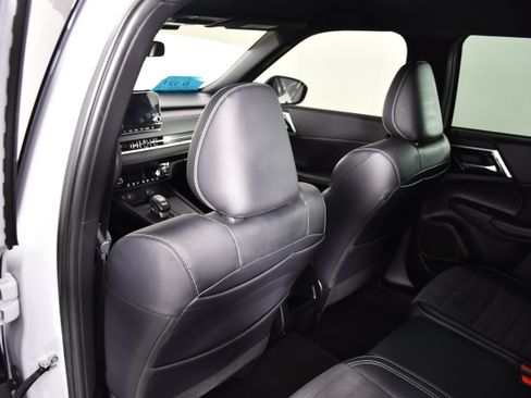 Used 2023 Mitsubishi Outlander SE Black Edition AWD/4WD image 44