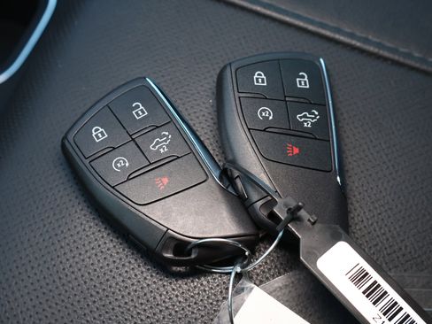 Used 2025 Chevrolet Silverado 1500 LTZ image 30