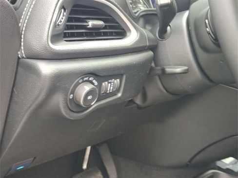 New 2026 Chrysler Pacifica Select image 13