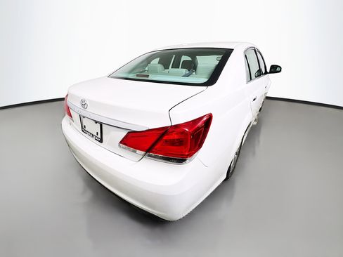Used 2011 Toyota Avalon Limited FWD image 4