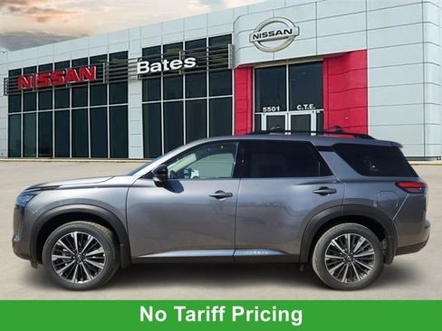 New 2026 Nissan Pathfinder Platinum image 3