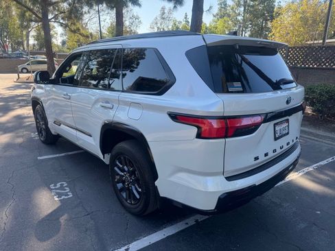 Used 2023 Toyota Sequoia Platinum AWD/4WD image 4