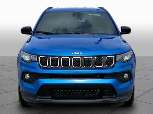 Used 2024 Jeep Compass Latitude AWD/4WD image 4