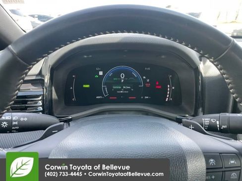 Used 2025 Toyota Camry SE image 9