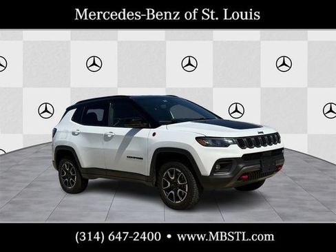 Used 2024 Jeep Compass Trailhawk AWD/4WD image 1