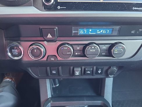 Used 2022 Toyota Tacoma TRD Off-Road image 27