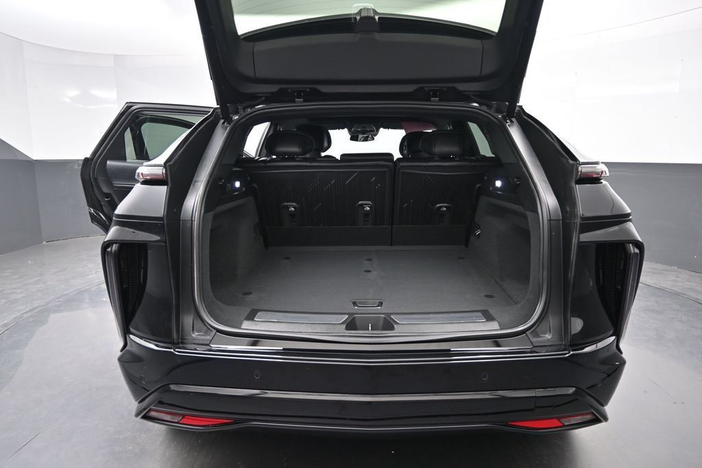 Certified 2025 Cadillac Lyriq Luxury AWD/4WD image 17