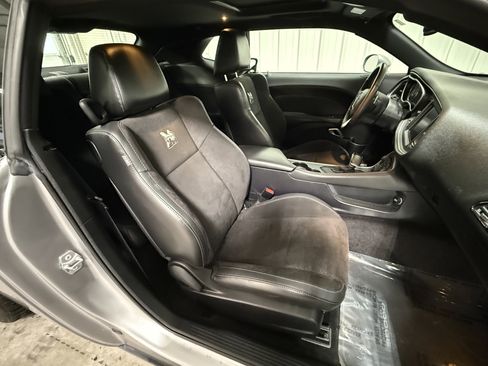 Used 2016 Dodge Challenger R/T Scat Pack RWD image 8