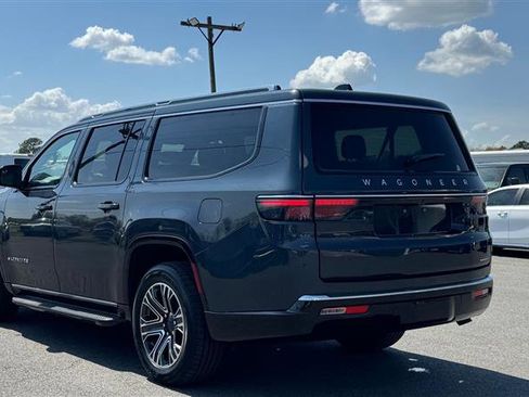 Used 2024 Jeep Wagoneer L Series II w/ Flexible Seating Group image 11