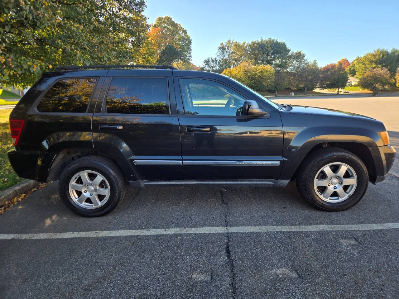 Used 2010 Jeep Grand Cherokee Laredo AWD/4WD image 12
