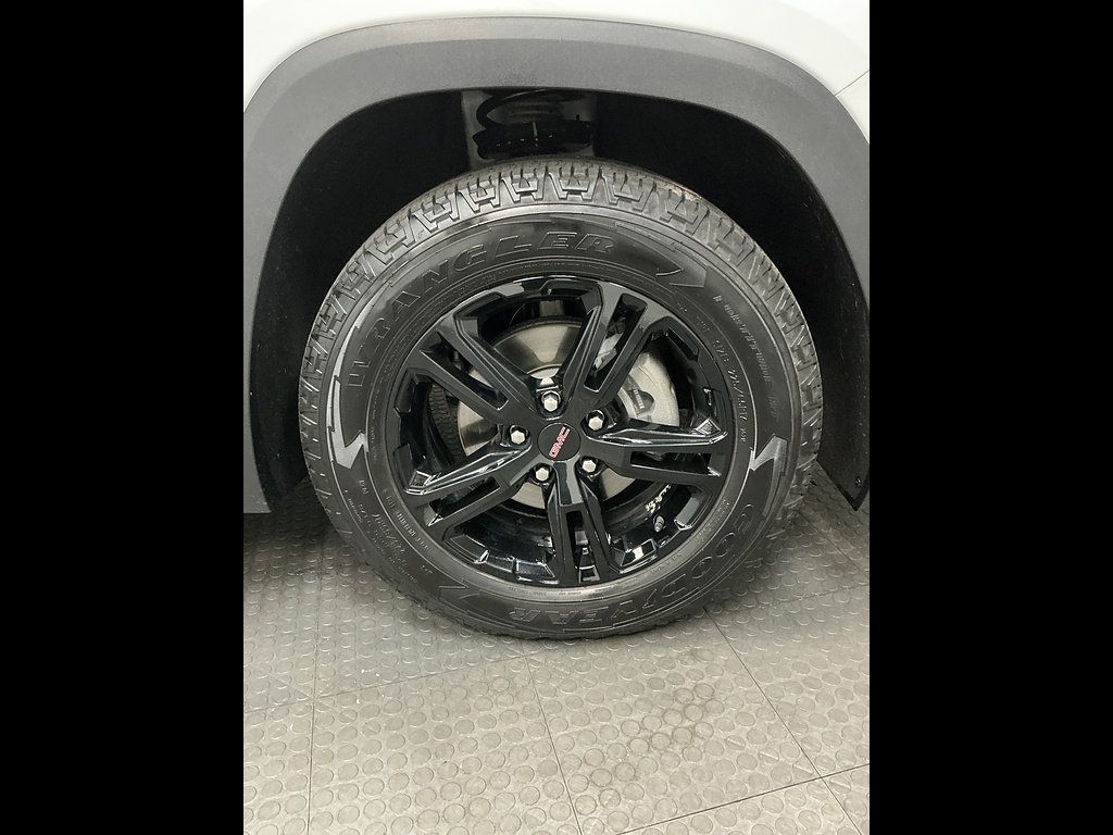 Used 2024 GMC Terrain AT4 w/ LPO, 'HIT The Road' Package AWD/4WD image 43