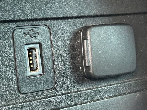 Used 2017 Ford Escape SE AWD/4WD image 16