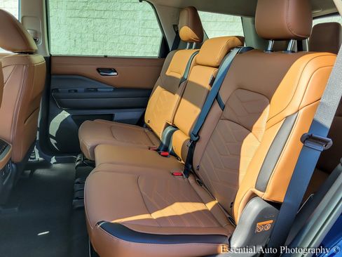 New 2025 Nissan Pathfinder Platinum w/ Cargo Package image 10