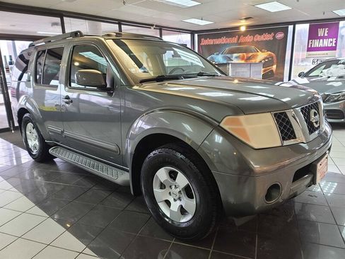 Used 2006 Nissan Pathfinder SE w/ (P01) Se Premium Pkg image 3