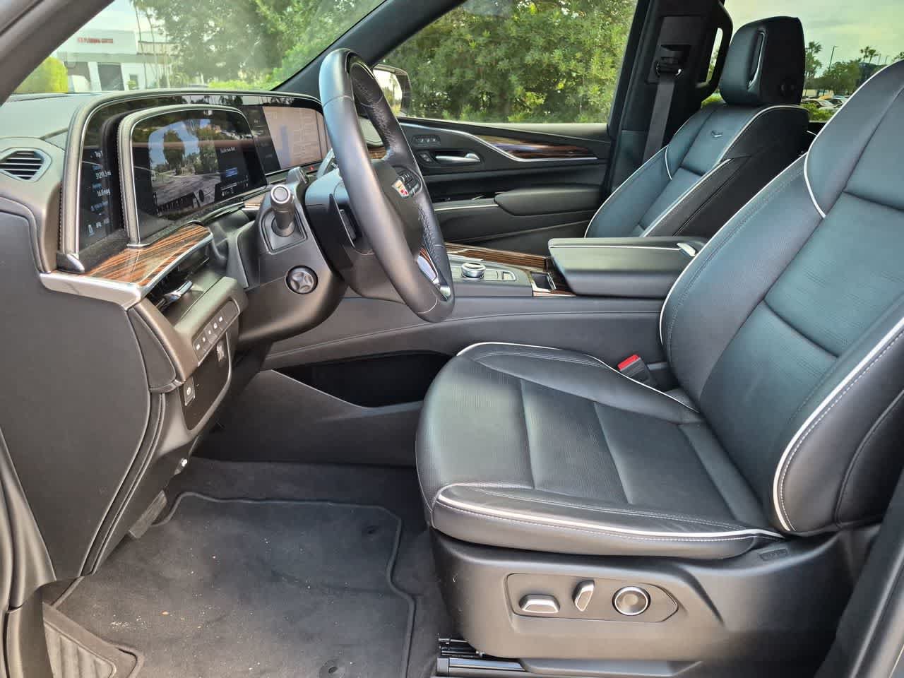 Used 2024 Cadillac Escalade ESV Premium Luxury AWD/4WD image 14