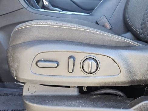 Used 2018 Chevrolet Equinox LT image 24