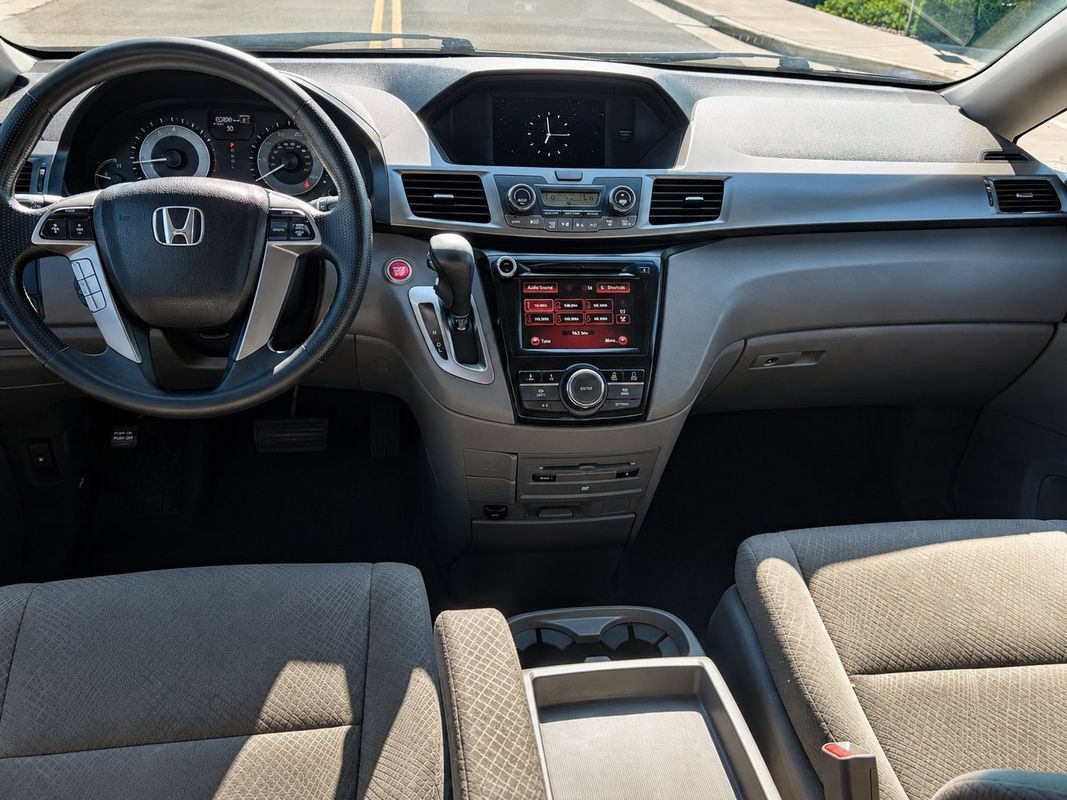 Used 2017 Honda Odyssey SE image 9