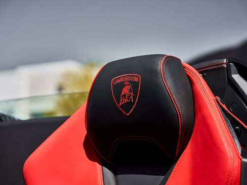 Used 2024 Lamborghini Huracan EVO AWD/4WD image 40