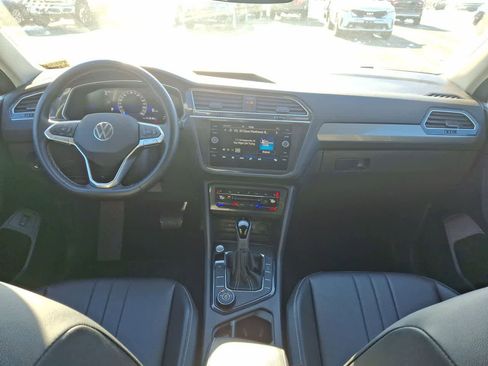 Used 2024 Volkswagen Tiguan SE image 10