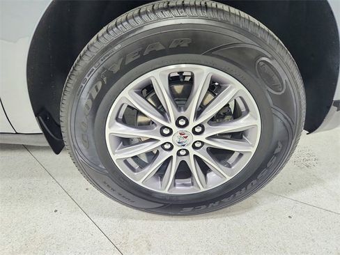 Used 2024 Buick Enclave Premium image 50