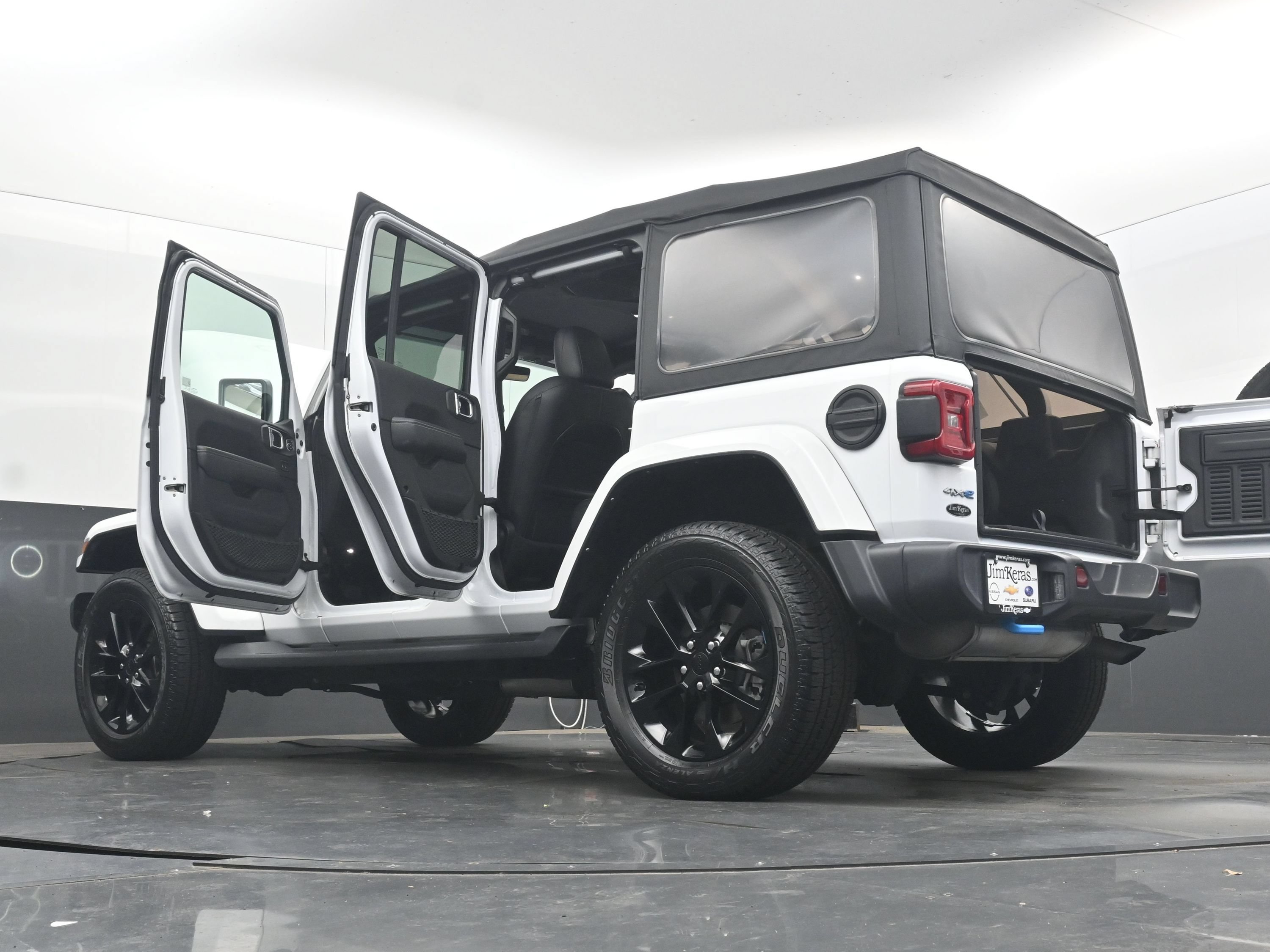 Used 2022 Jeep Wrangler Unlimited Sahara AWD/4WD image 31
