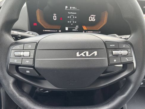 Used 2025 Kia K4 FWD image 27