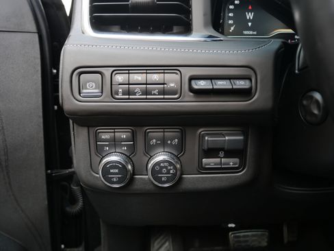 Used 2024 GMC Yukon Denali Ultimate image 28