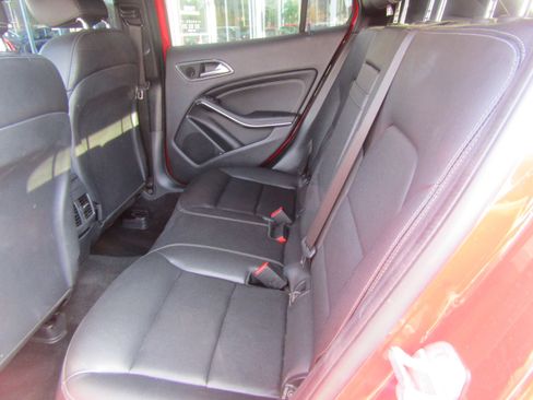 Used 2019 Mercedes-Benz GLA 250 4MATIC image 11