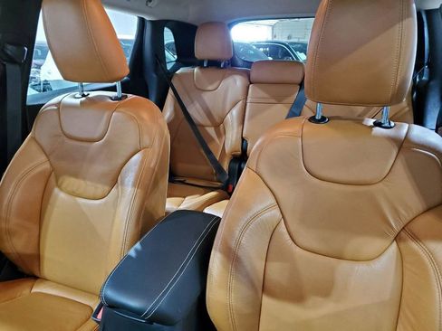 Used 2018 Jeep Cherokee Latitude w/ Altitude Package image 36