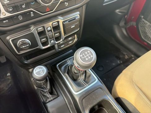 Used 2021 Jeep Wrangler Unlimited Sahara w/ Uconnect 4C Nav & Sound Group AWD/4WD image 32