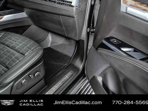 Used 2025 Cadillac Escalade Sport Platinum image 25