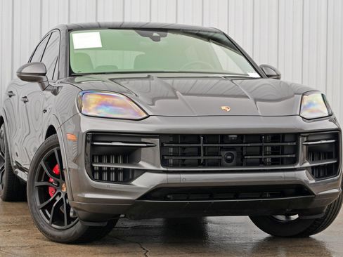 Used 2025 Porsche Cayenne S image 4