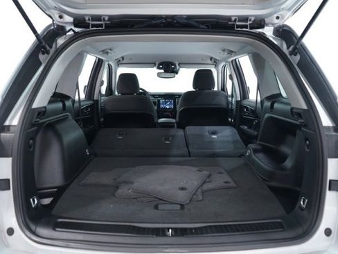 Used 2024 Jeep Grand Cherokee Laredo image 31