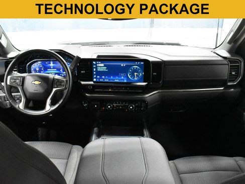 Used 2024 Chevrolet Silverado 2500 LT w/ Convenience Package image 2